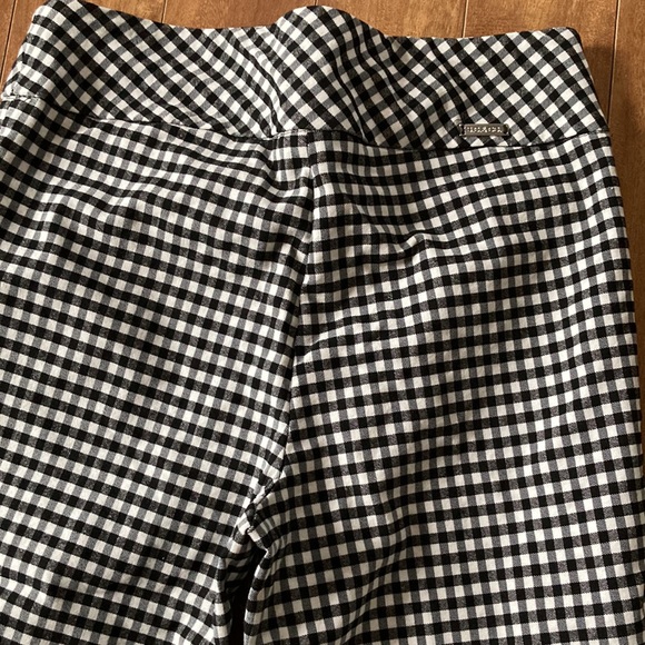 S.C & CO.💫 Women’s Black/White Checkered Lightweight Capri Pants - Picture 8 of 10